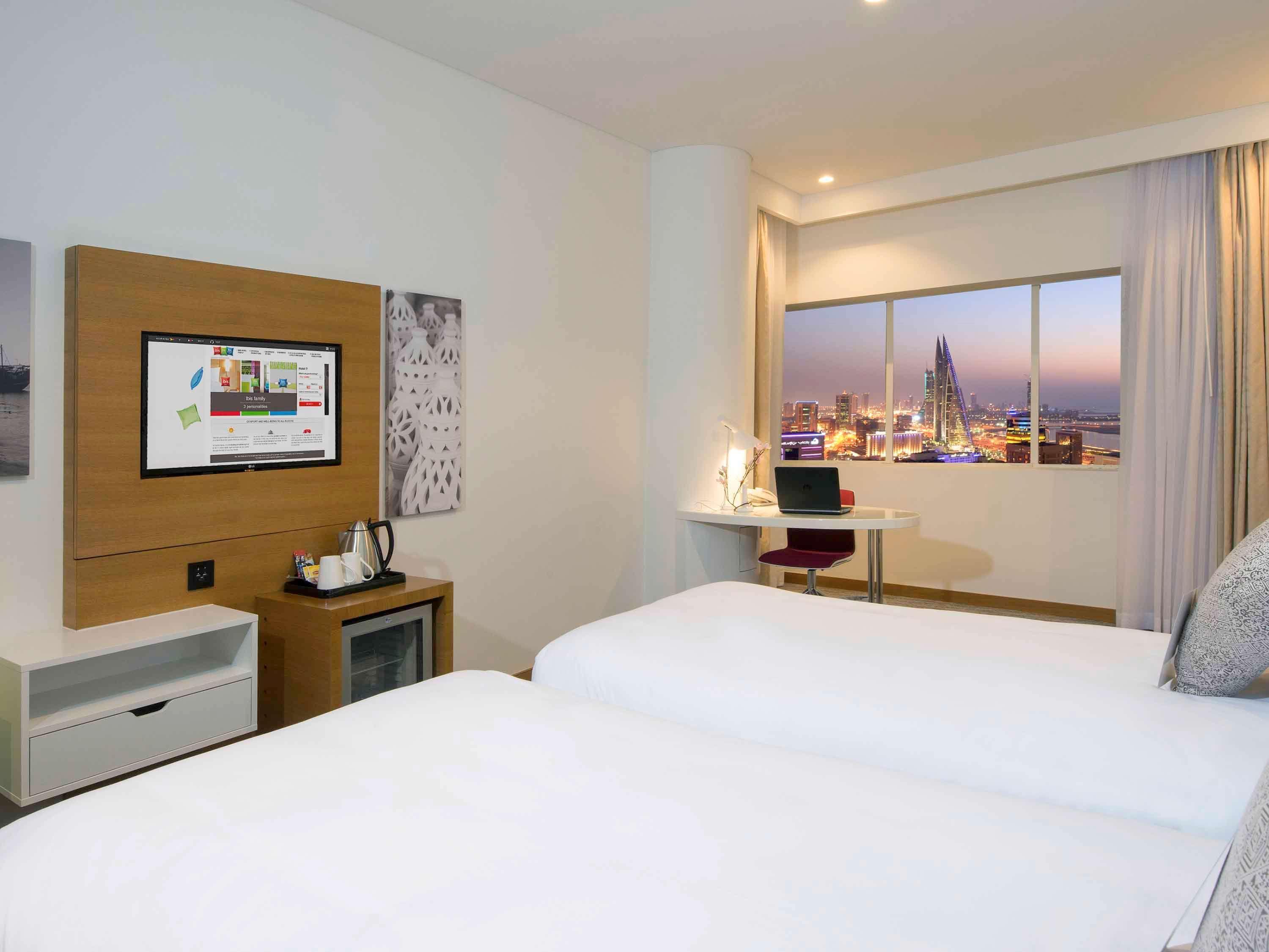 Ibis Styles Manama Diplomatic Area Hotell Exteriör bild