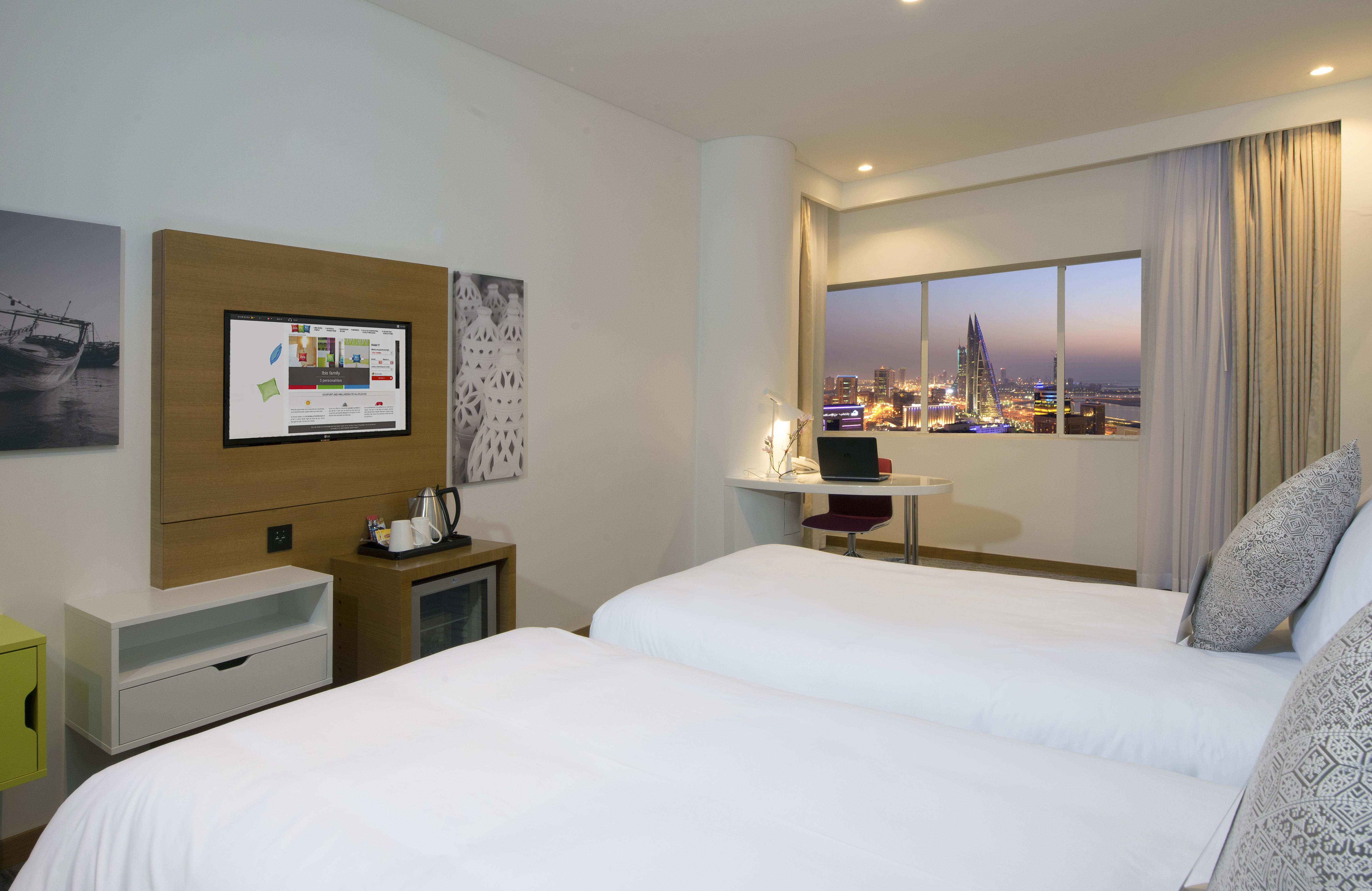 Ibis Styles Manama Diplomatic Area Hotell Exteriör bild