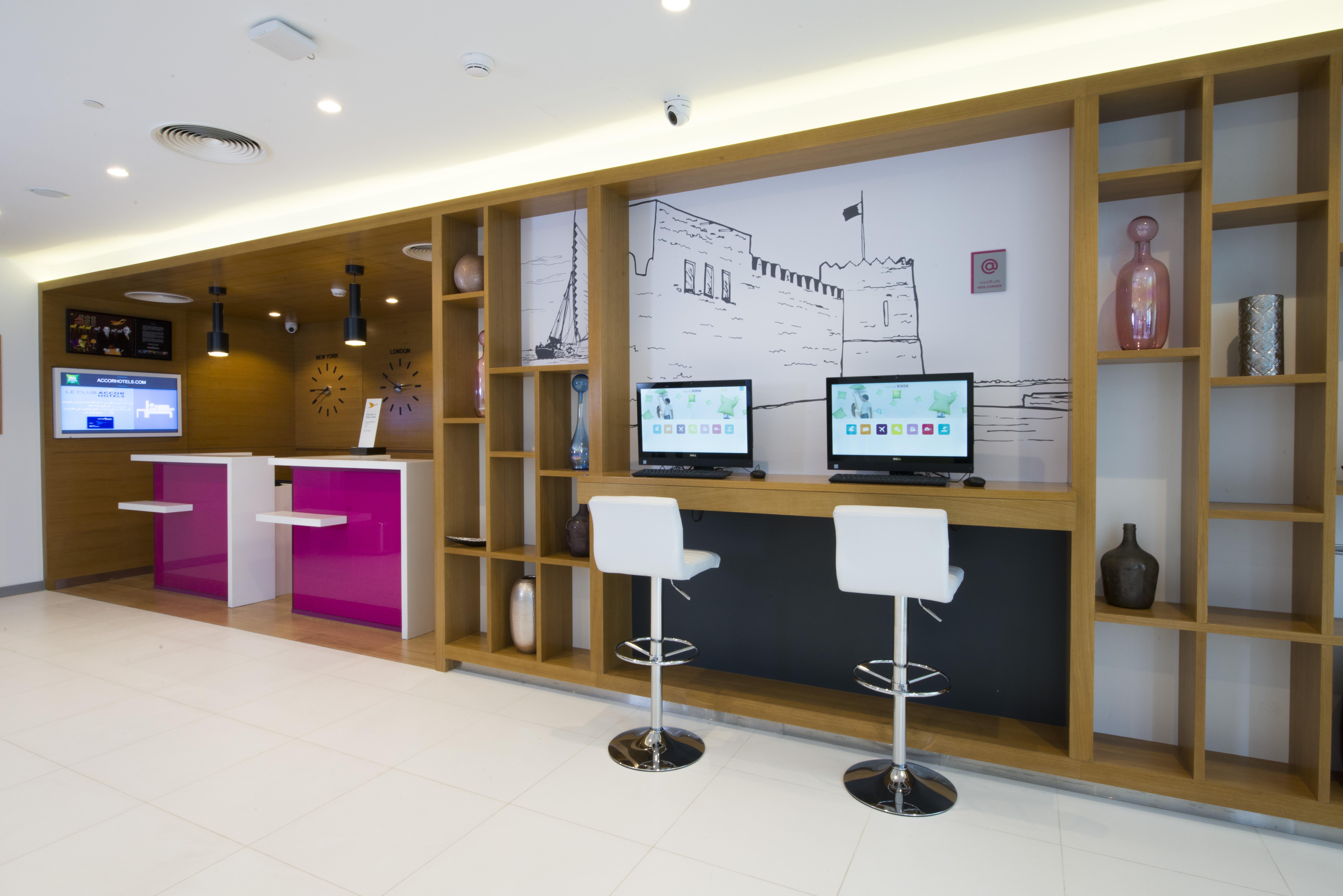 Ibis Styles Manama Diplomatic Area Hotell Exteriör bild