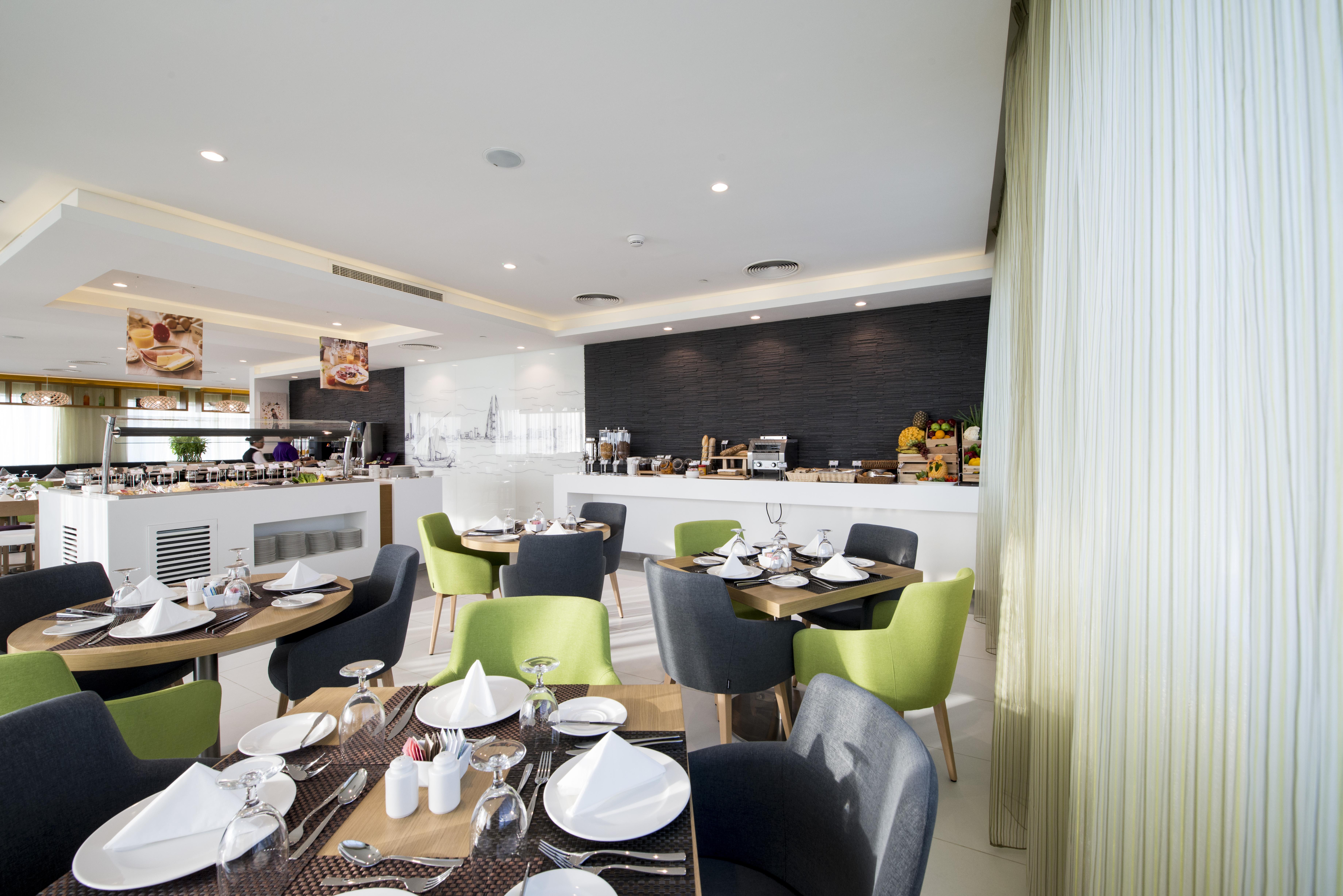 Ibis Styles Manama Diplomatic Area Hotell Exteriör bild