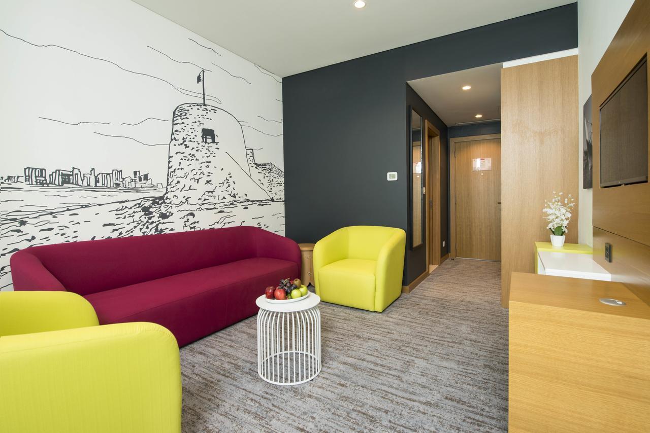 Ibis Styles Manama Diplomatic Area Hotell Exteriör bild